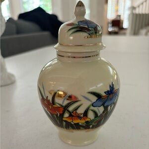 Vintage MCI Japan Hidden Bird Iris Floral Ginger Jar with Lid 6.5"